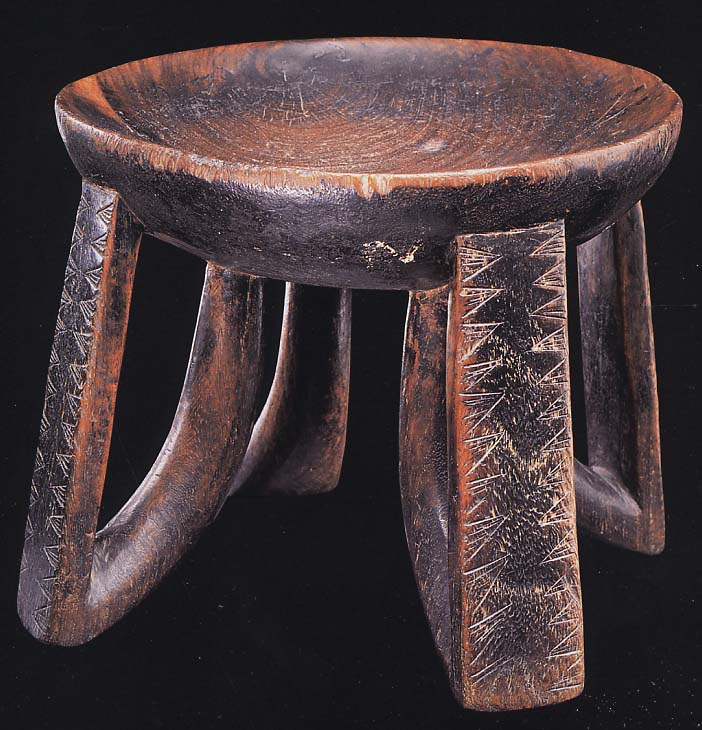 Tabouret rond à quatre pieds