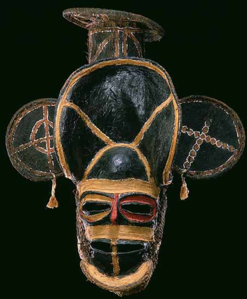 Masque d’initiation : Vernaculaire: mbwesu