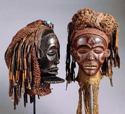 Masque Tshokwé Left:cihongo ; Right:pwo