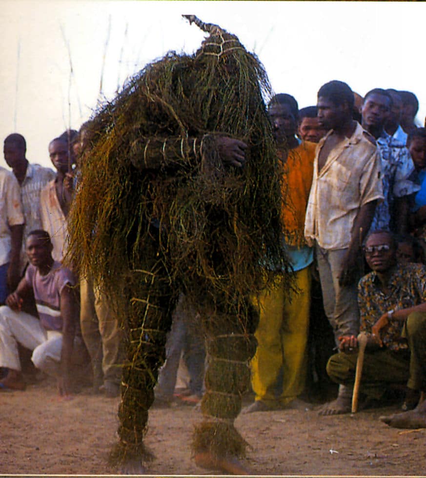 Masque boua de paille et d’herbe (Bobo – Burkina Faso)