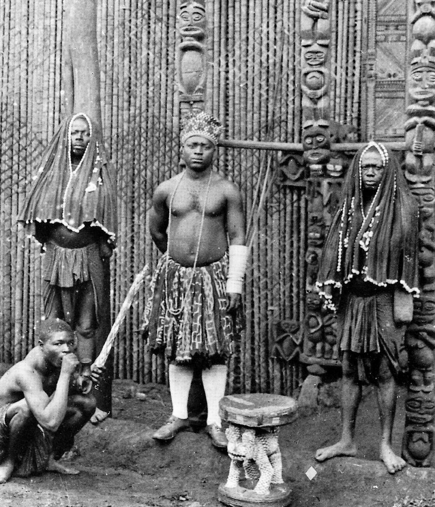 Le roi Kamga II juste après son intronisation 1925-30  (Bamiléké – Cameroun)