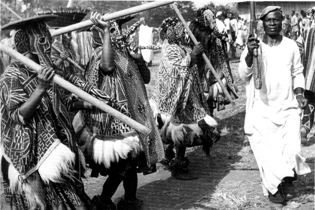 Membres de la société Kwo’si lors de la danse du tso  (Bamiléké – Cameroun)