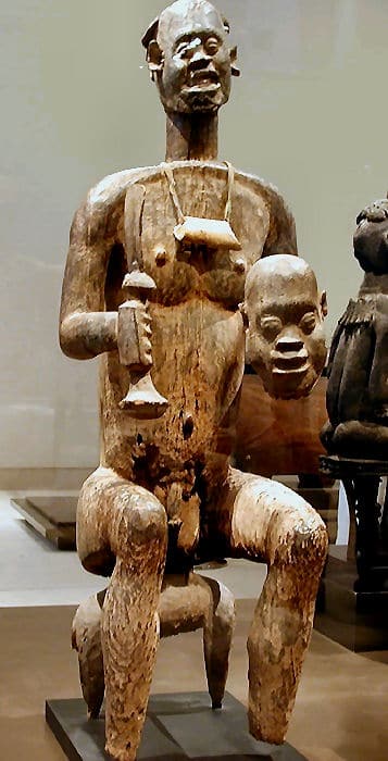 Figure commémorative du roi Bay Akiy – Sculpture bamiléké du royaume d’Isu