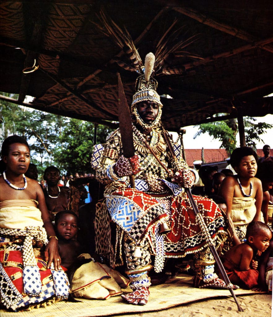 Costume royal bwaantshy (Kuba – Angola)