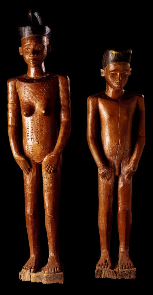 Figures de panneau de porte (khenene), Pende de l’Est, RDC