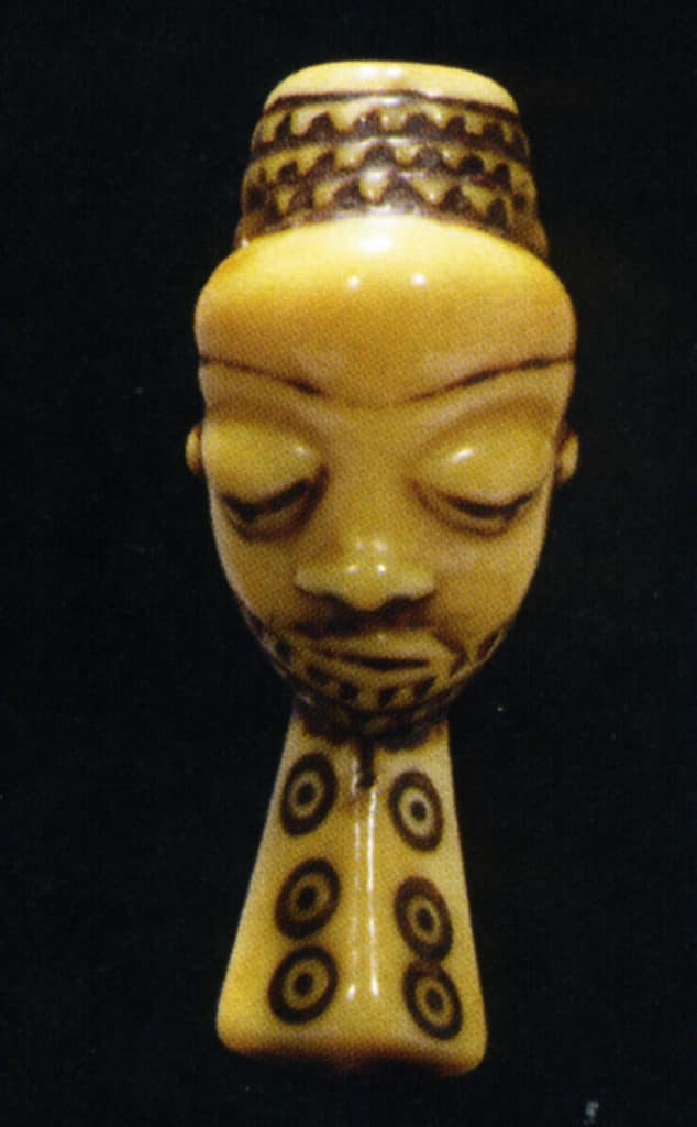 Pendentif Ikhoko en ivoire