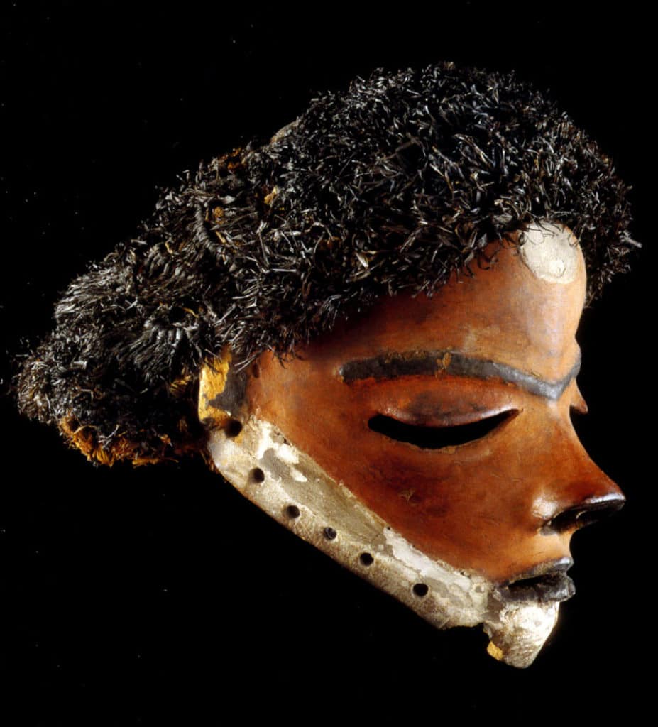 Masque de Nganga Ngombo Mukhetu (femme devin). Pende du Centre, RDC