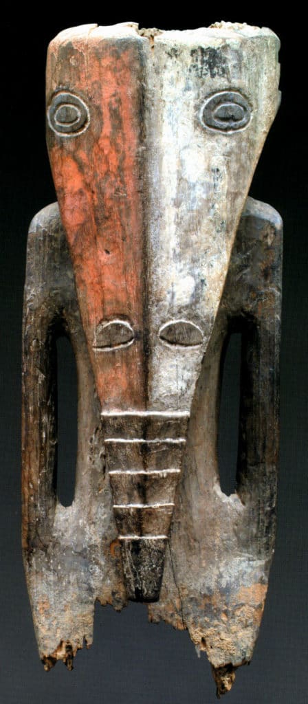 Buste monumental d’ancêtre barbu Mungambua (Luba orientaux)