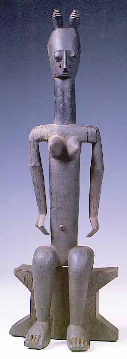 Statue de femme assise