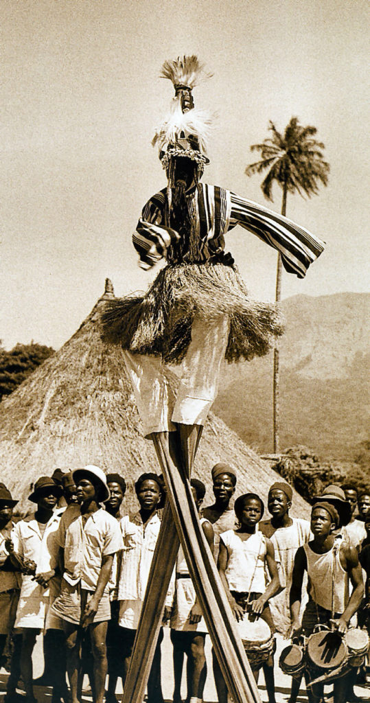 Masque à échasses Glé gben ou Nyon Kwuya (Dan – Côte d’Ivoire)