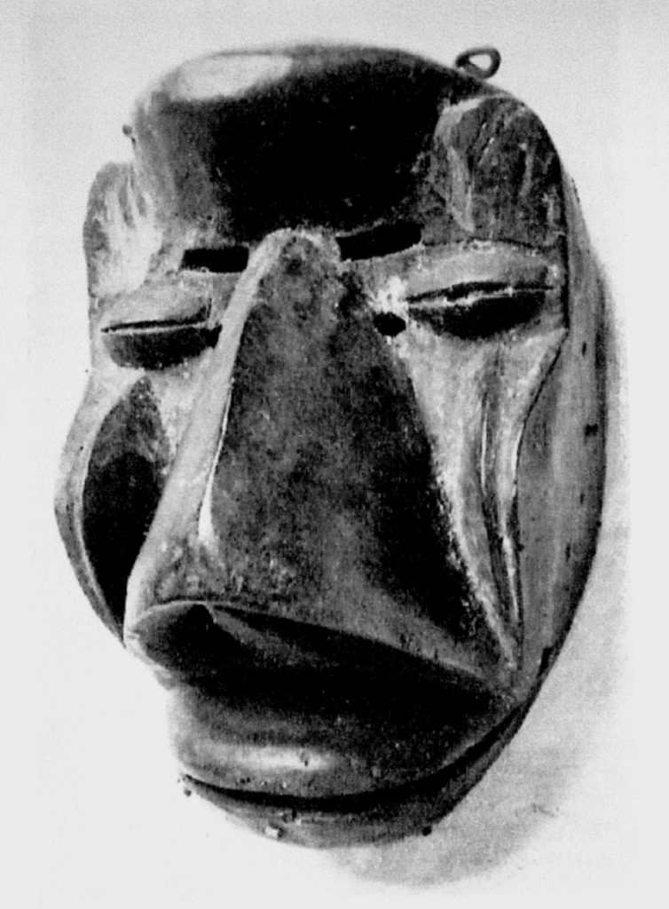 « Masque-Mendiant » à figure de vieillard – Nom individuel: « L’homme aux oreilles crevées (c.-à.-d. le sourd) »