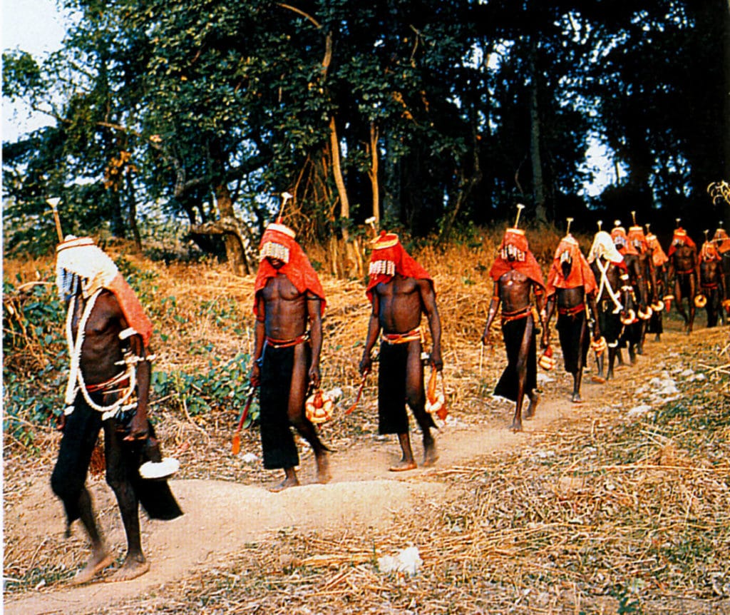 Procession des initiés Tyenungo (Sénoufo – Côte d’Ivoire)