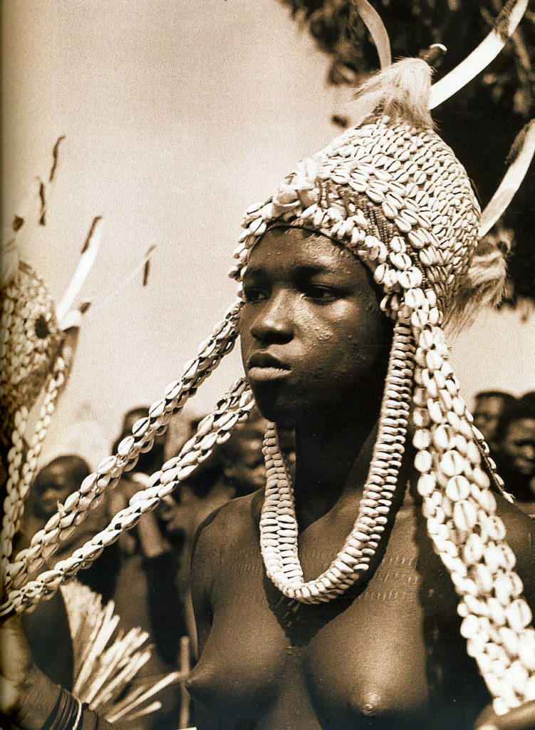 Danse Kafo de jeunes filles à la fin de l’initiation   (Sénoufo – Côte d’Ivoire)