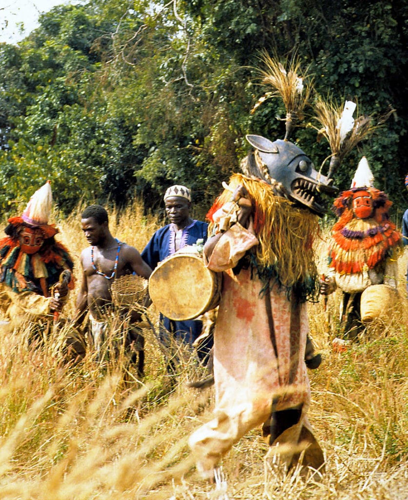 Créature masquée appelée Poro (Sénoufo – Côte d’Ivoire)