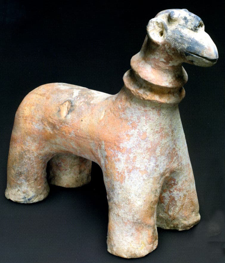 Statuette d’animal mythique en terre cuite