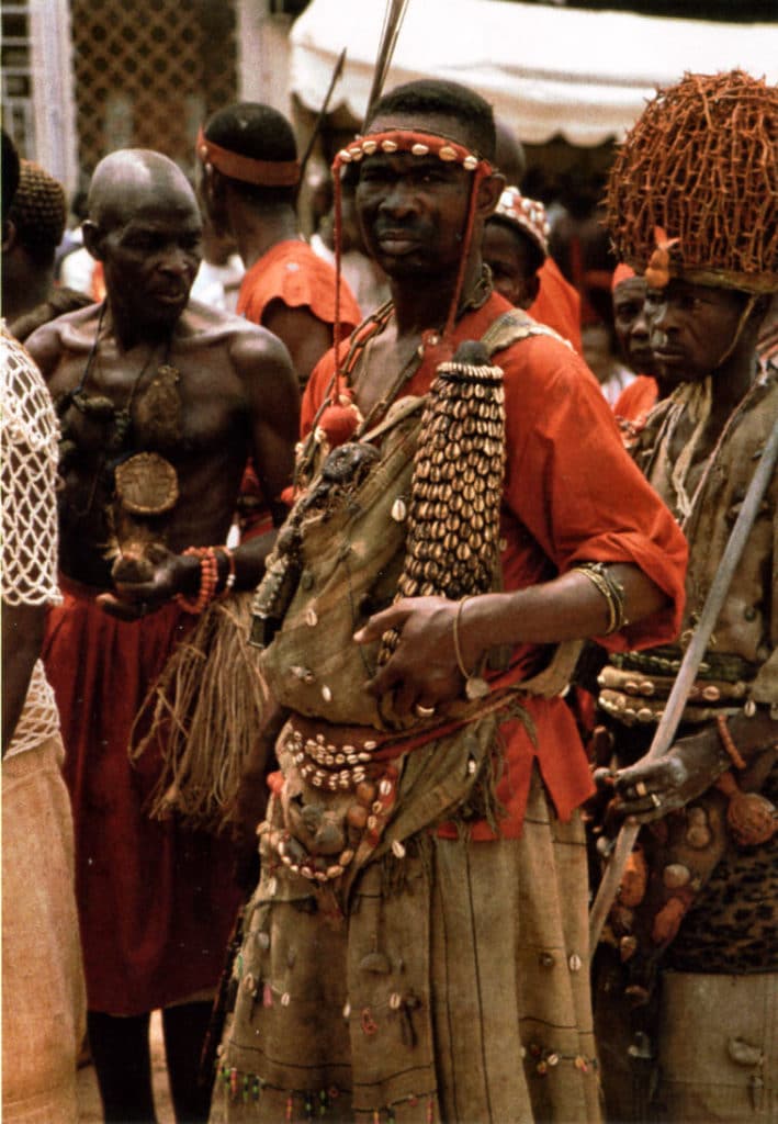 Les membres des Ebo, guérisseurs et gardiens des rites 1997 (Bénin – Nigéria)