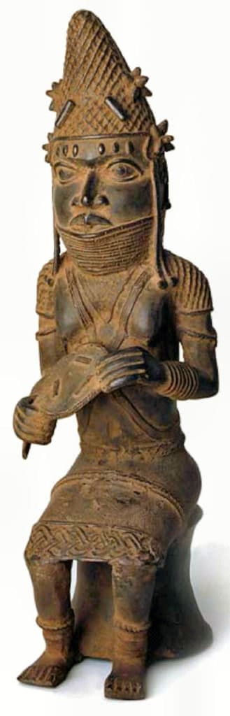 Sitzende Königinmutter. Benin-Stil, Nigeria. Um 1700.