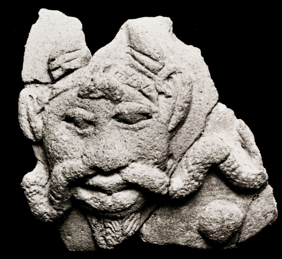 Fragment de poterie rituelle avec visage. XVe-siècle env.