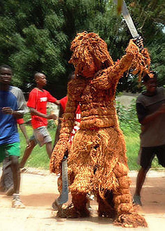 Les sorties du Kankourang  (Celui qui crie) (Diola – Sénégal)