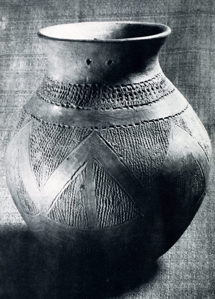 Vase orné (Midigué)