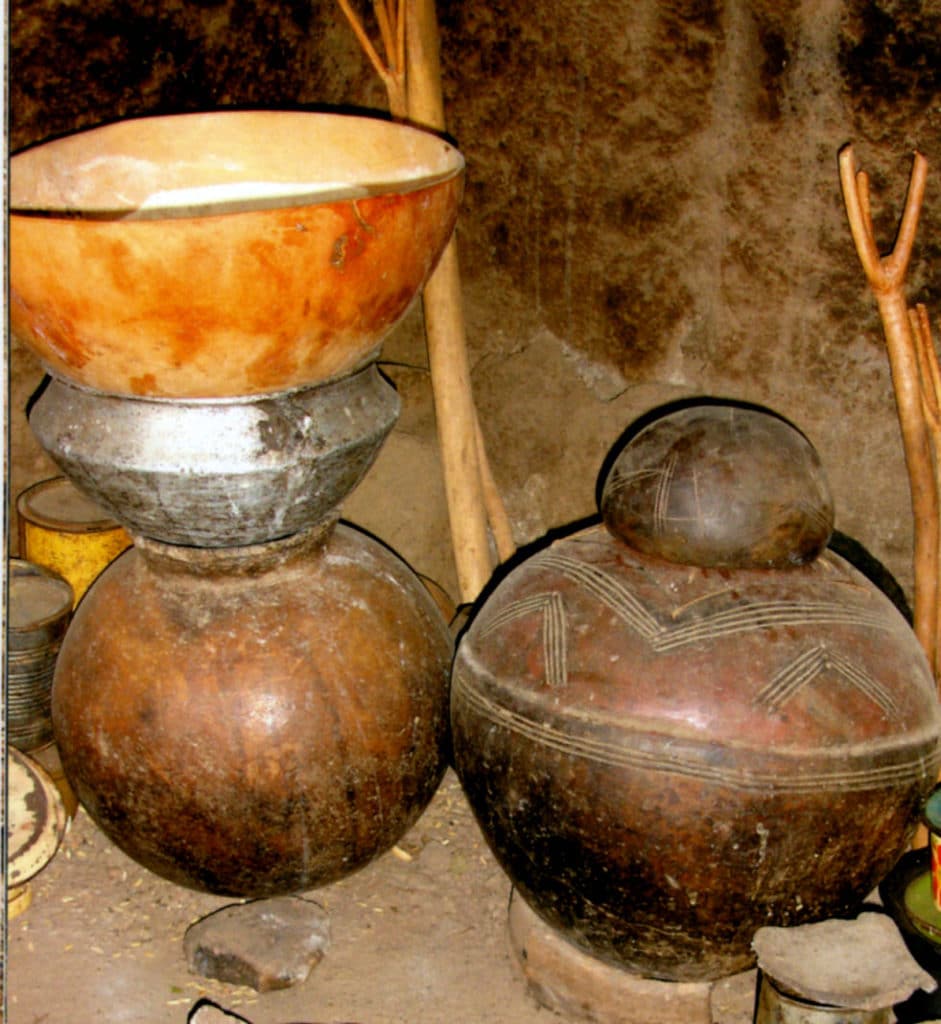 Pot de mariage wen-sani dans le chambre d’une femme Nuna. Déc.2005