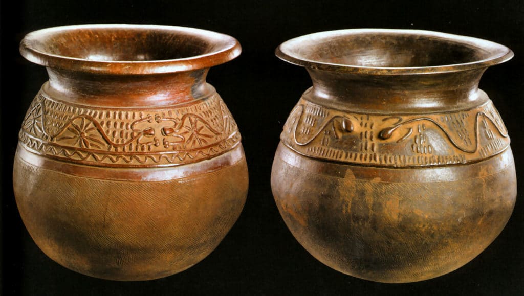 Deux pots à eau ku mendzo.