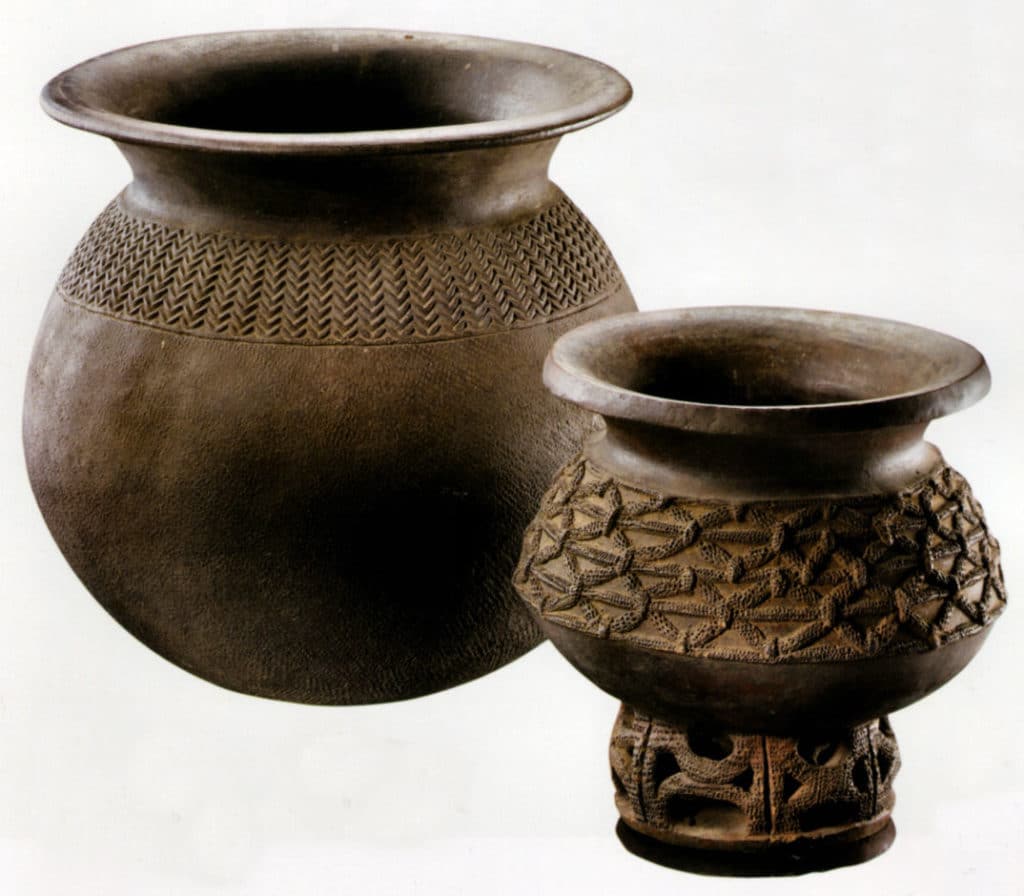 Deux pots à eau ku mendzo